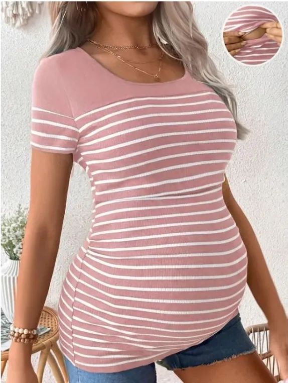 Camiseta casual rosada con estampado de rayas