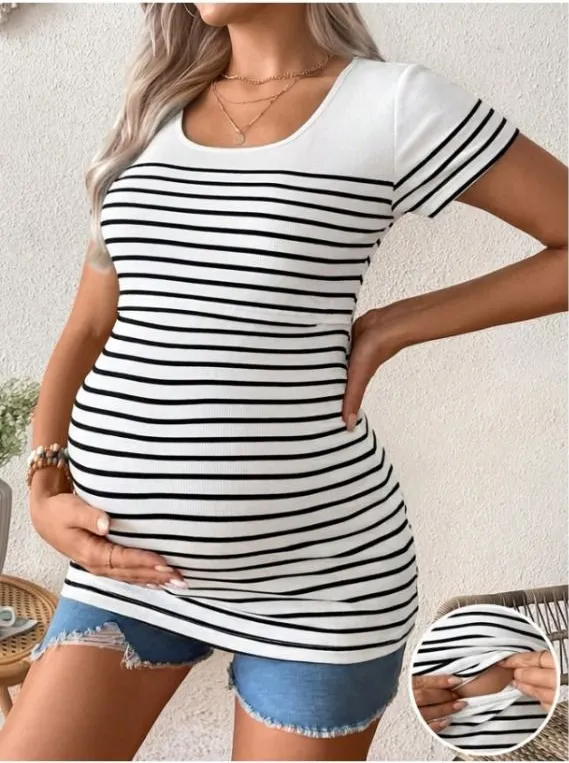Camiseta casual color blanco con estampado a rayas