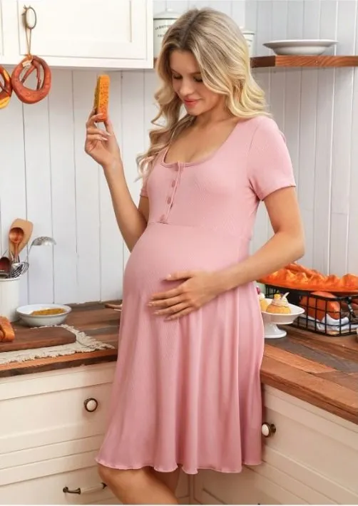 Vestido casual rosa con botones para lactancia