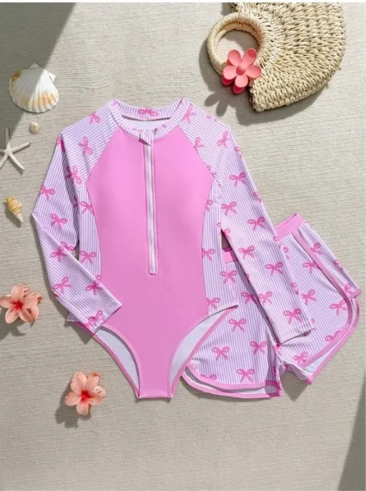 Traje de baño entero con short, rosa con estampado de listones